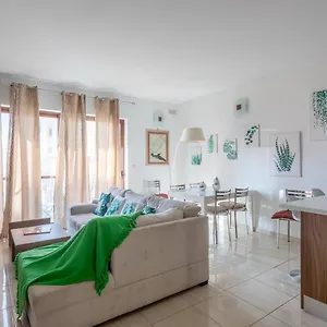 Apartament Gianni, Pietà